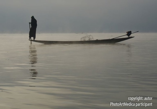 Rybak na Inle Lake - Fisherman on Inle Lake